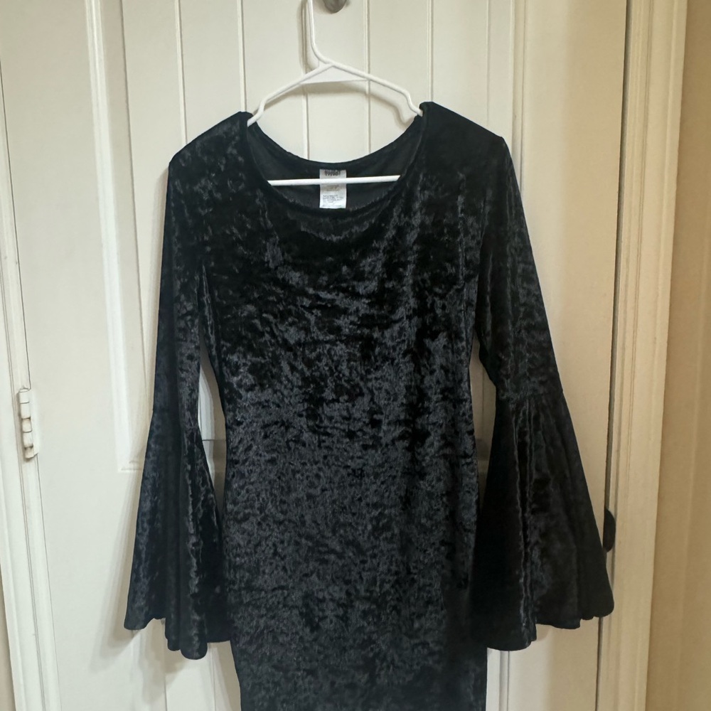 BLACK | SOFT | MINI DRESS | ARM FLARE | WORN